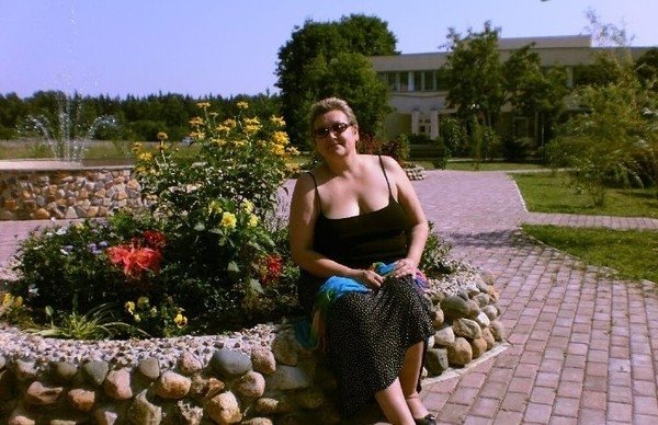 Стройная малышка очень хочет заняться сексом с мужчиной в е Стройная малышка очень хочет заняться сексом с мужчиной в е